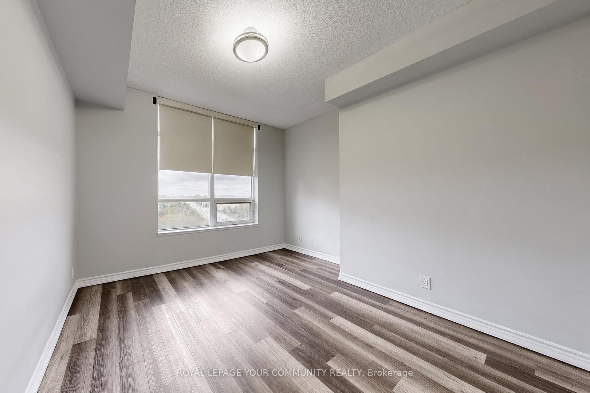 9225 Jane Street Unit 910 photo 24