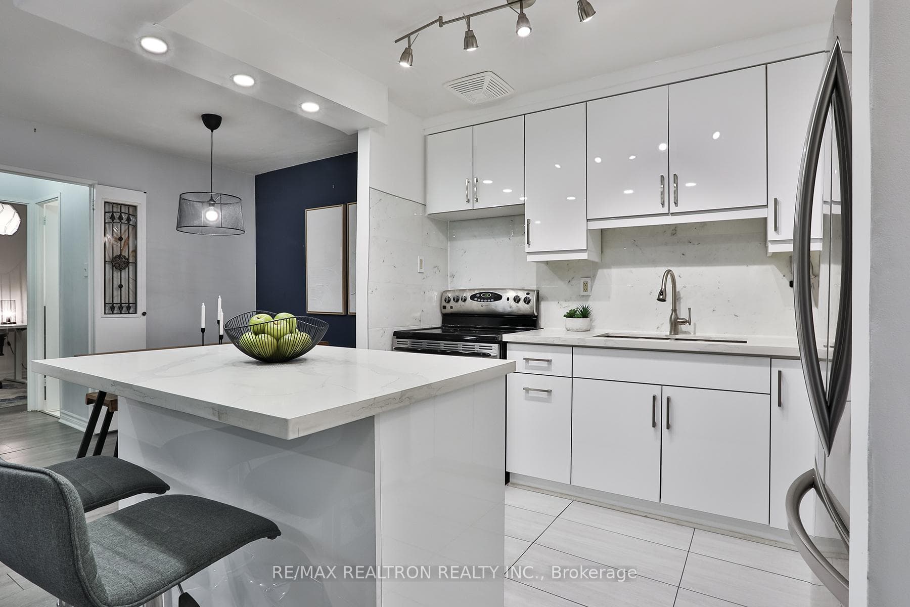 16 Elgin Street Unit 242 photo 7