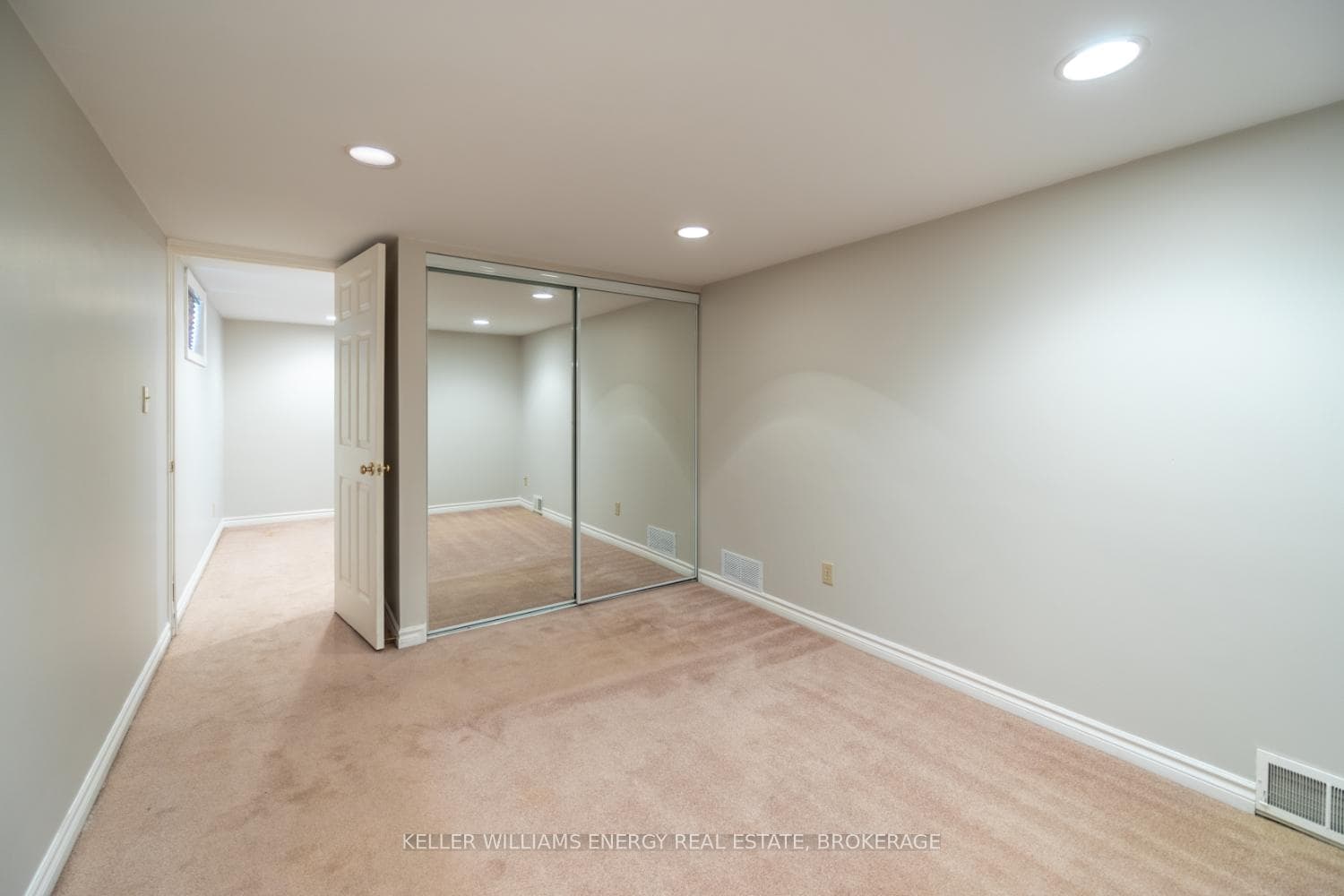 94 Lasalle Avenue photo 10