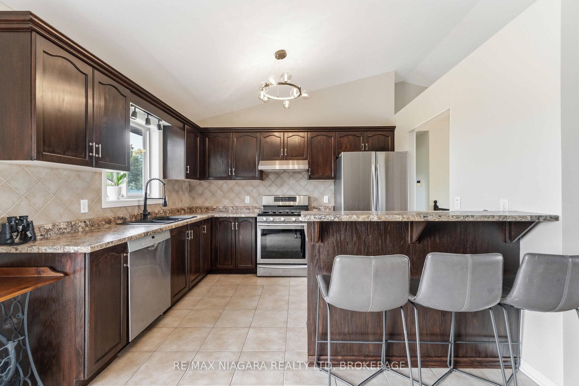 661 Carl Road photo 7