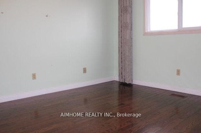 137 Irenemount Crescent Unit Upper photo 16