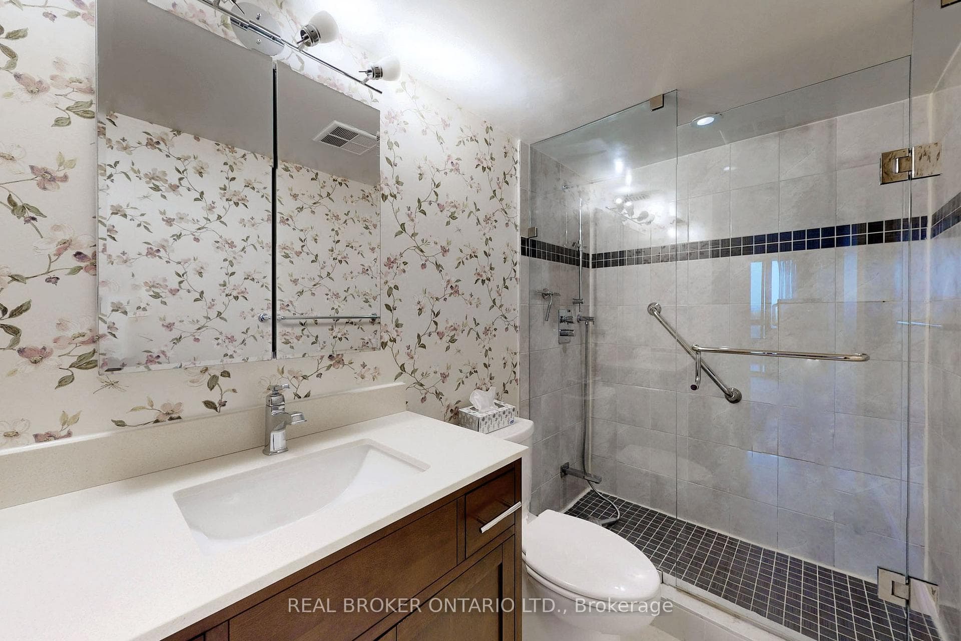8111 Yonge Street Unit 1009 photo 12
