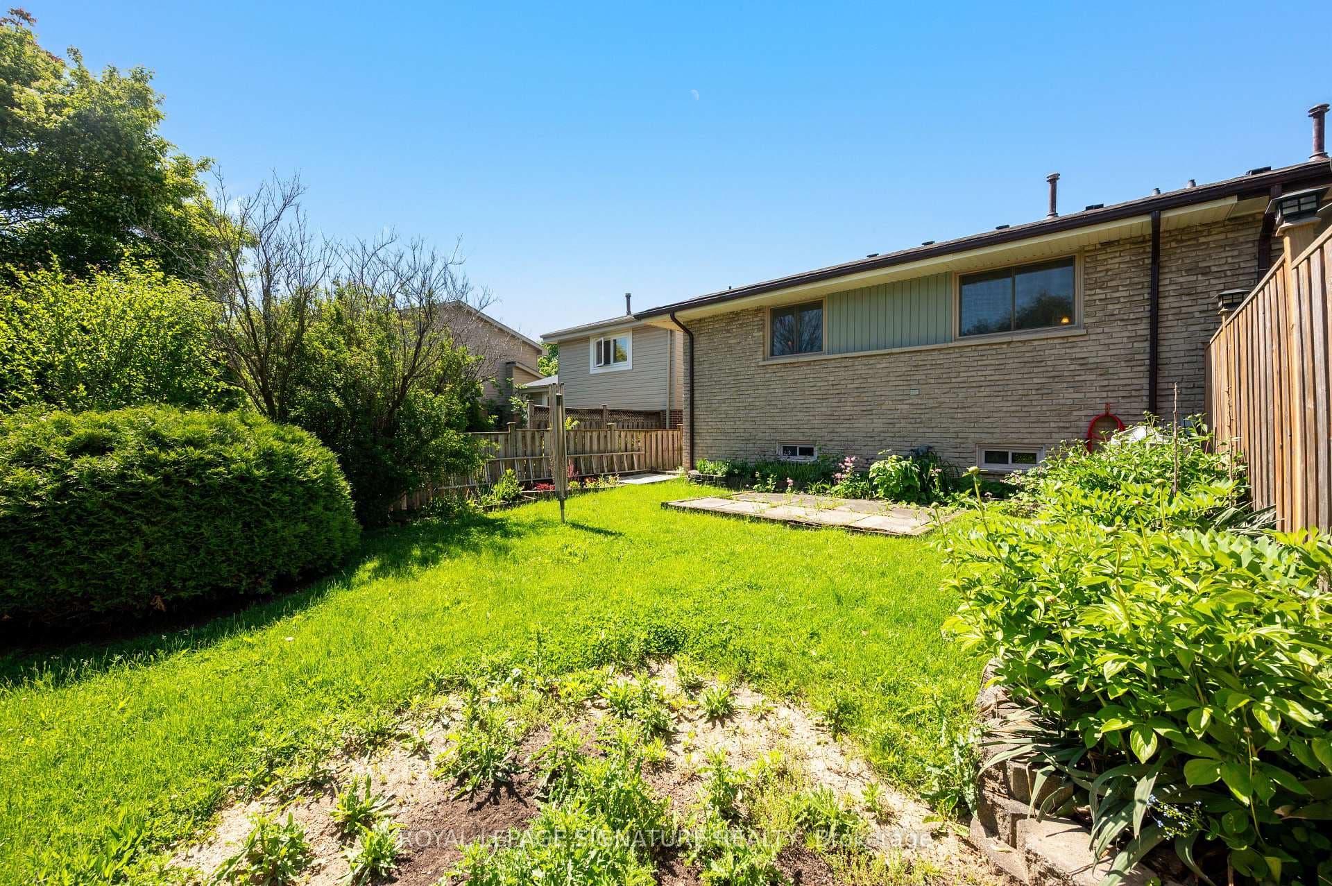 4069 Jefton Crescent photo 45