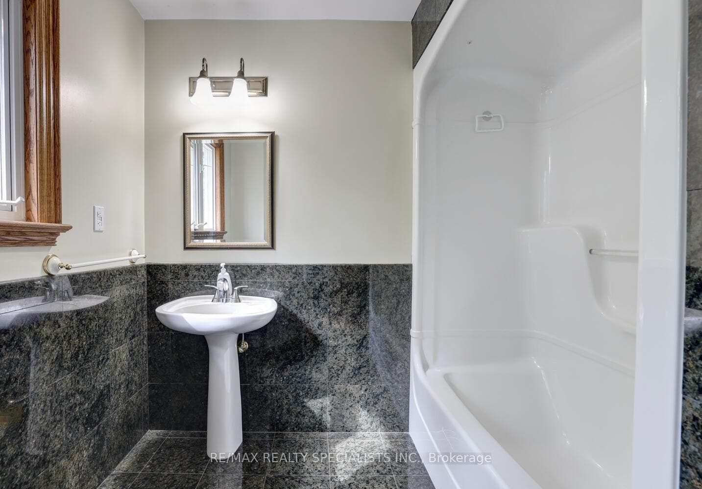 2393 Kenbarb Road photo 25