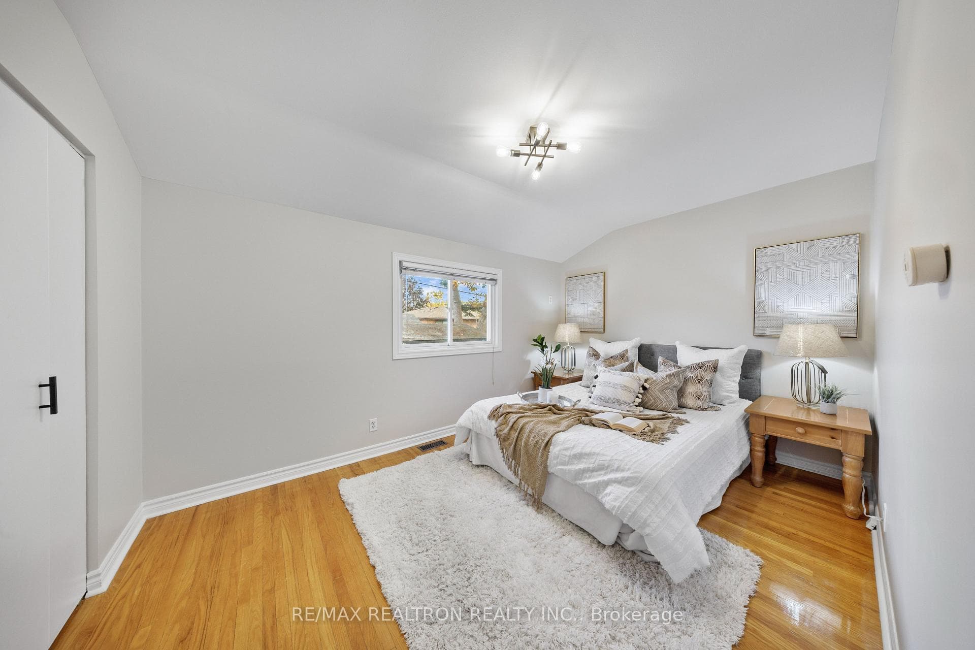 669 Annland Street photo 12