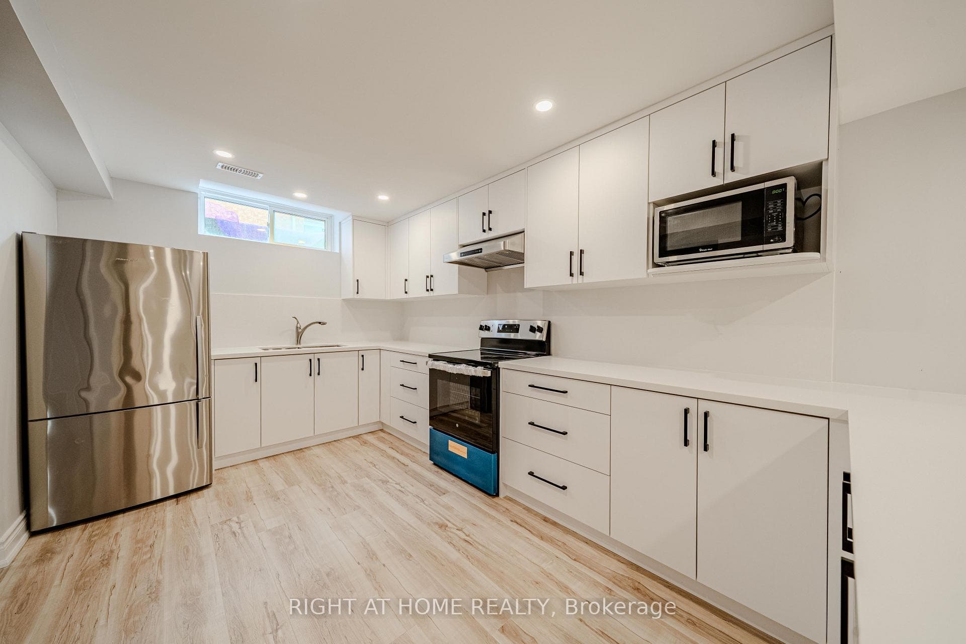3 Glenayr Road Unit Lower photo 8