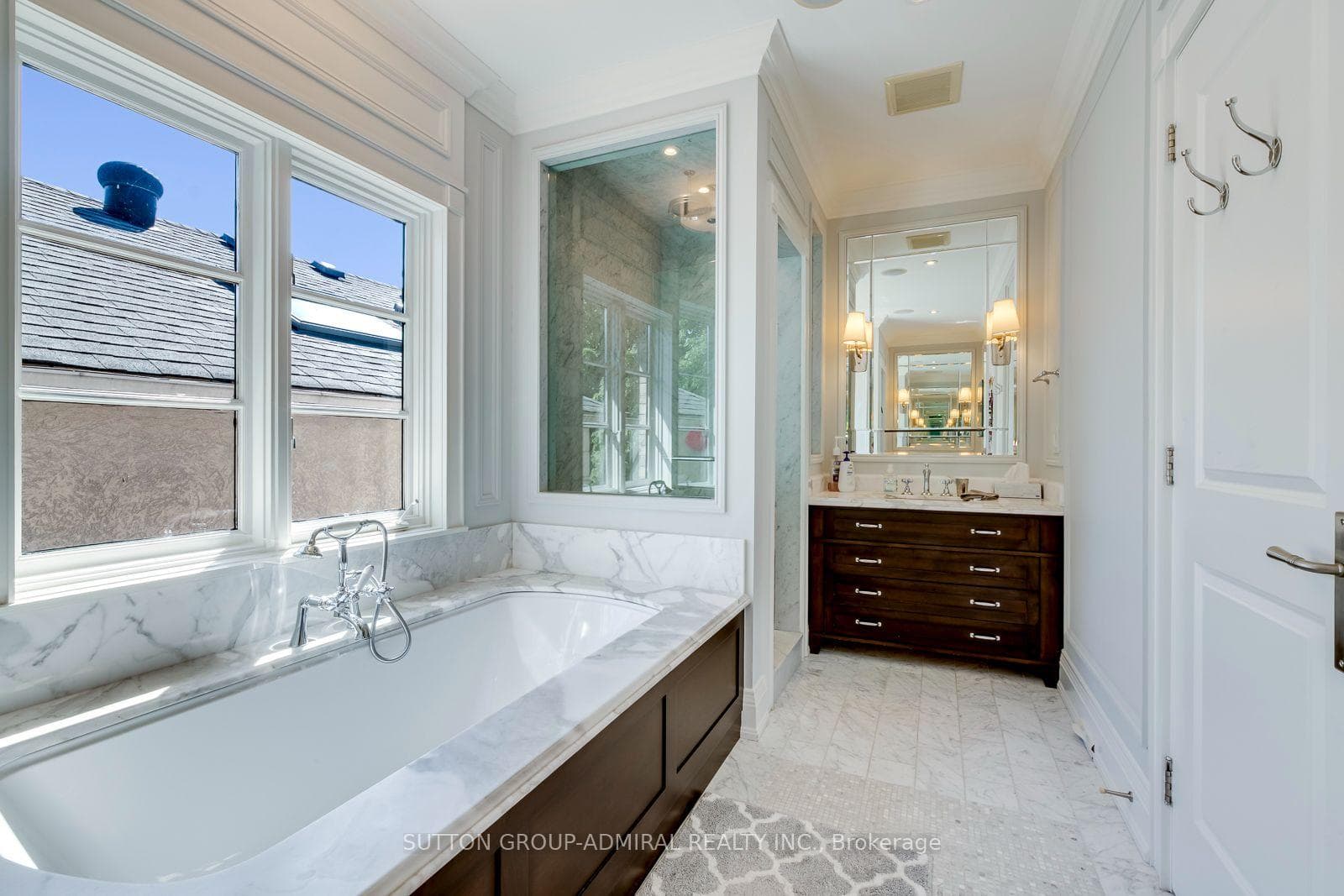 220 Joicey Boulevard photo 34