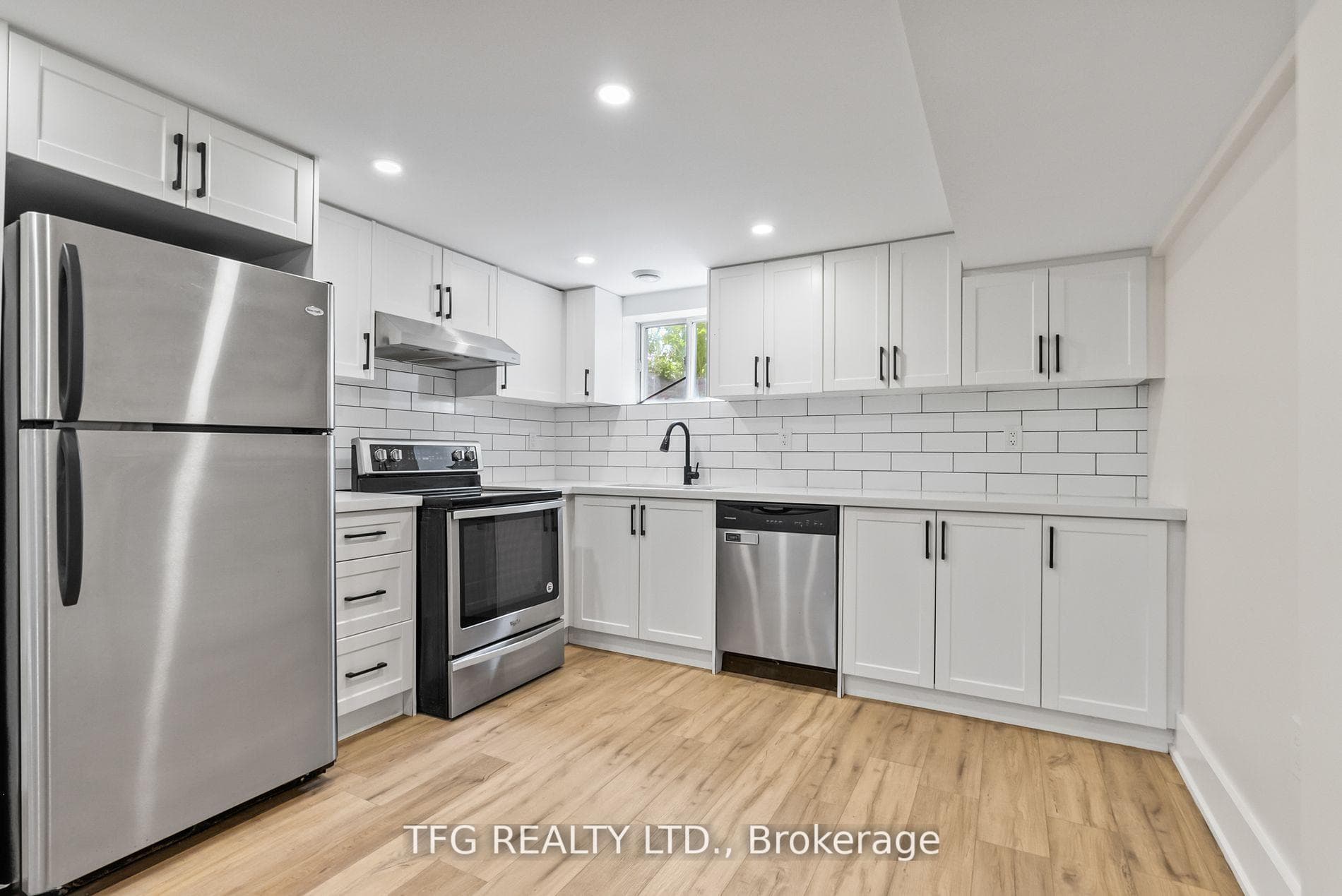 748 Chesterton Avenue photo 23