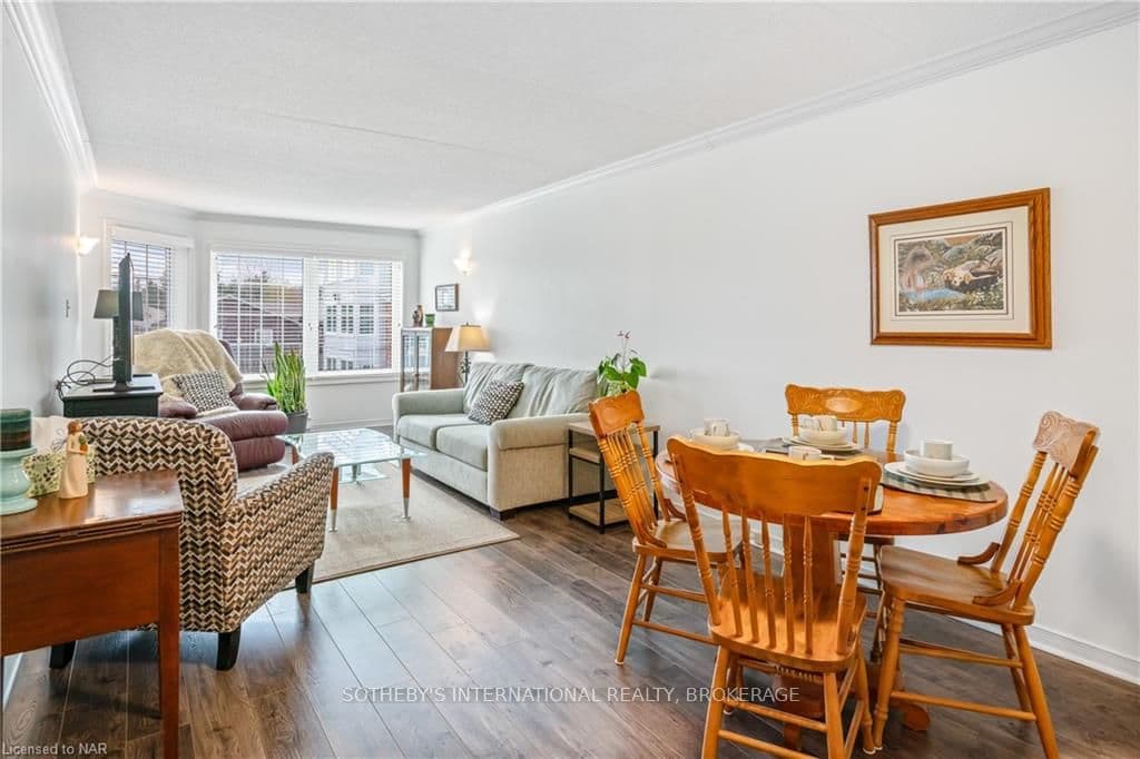 Open concept dining / living area