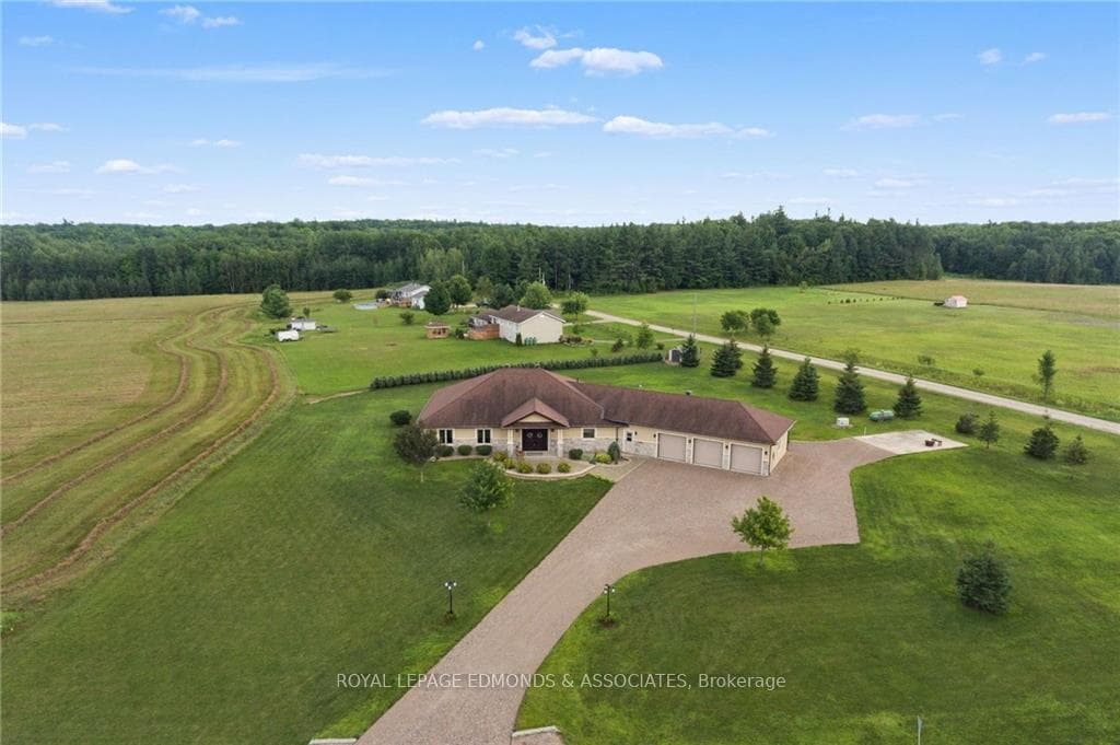 749 CHENAUX Road photo 2