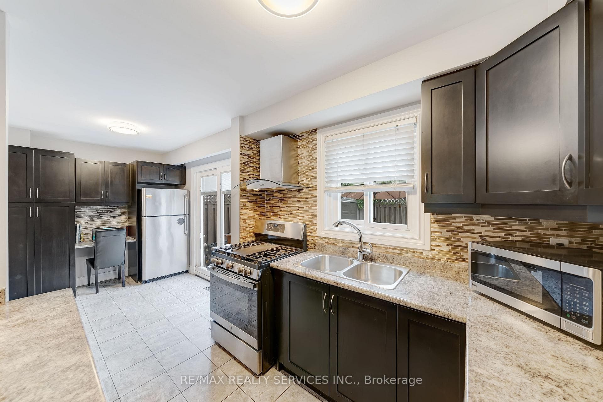 45 Courtleigh Square photo 13