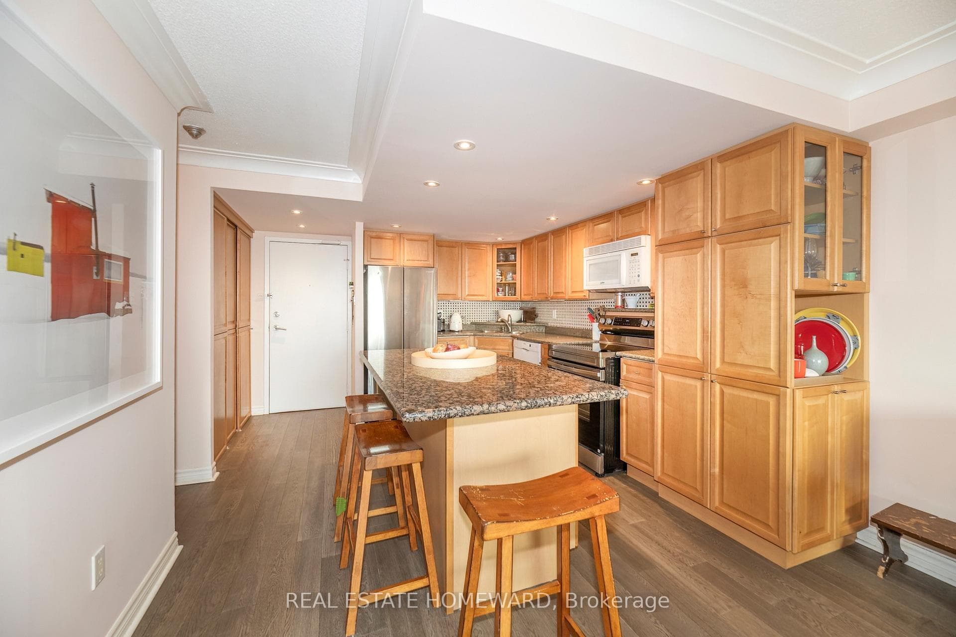 77 Maitland Place Unit 615 photo 4