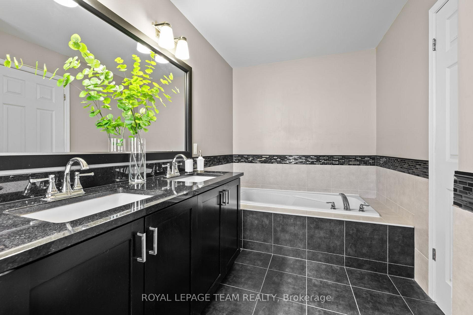 938 Torovin Private Avenue photo 19