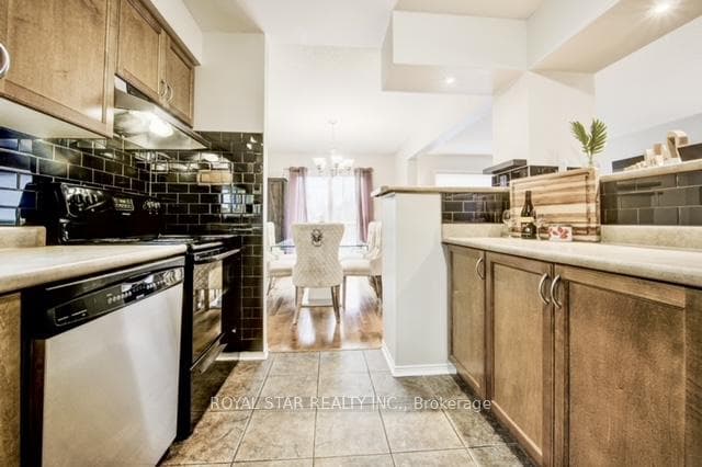 120 Hay Crescent photo 7