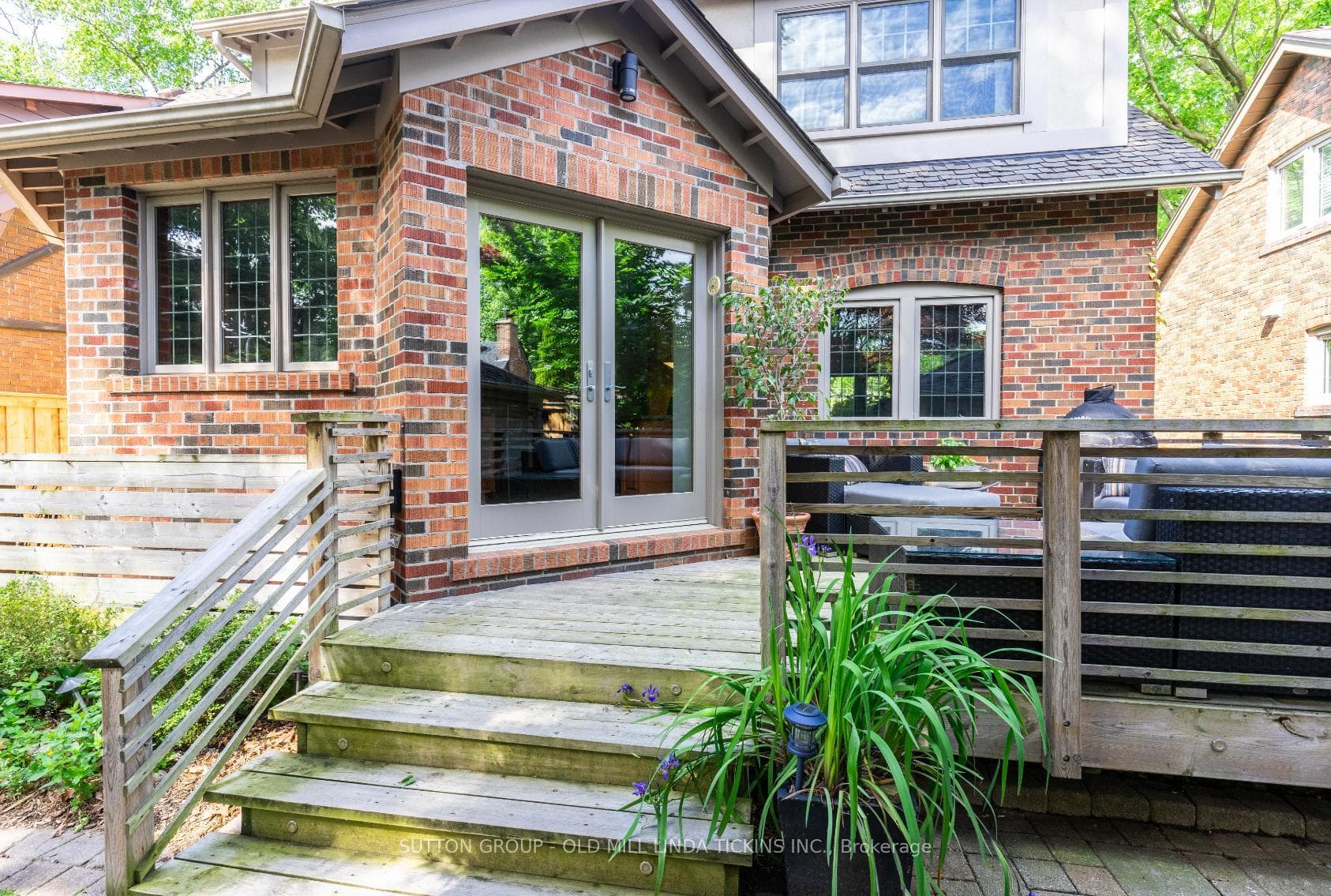 225 Grenview Boulevard photo 34
