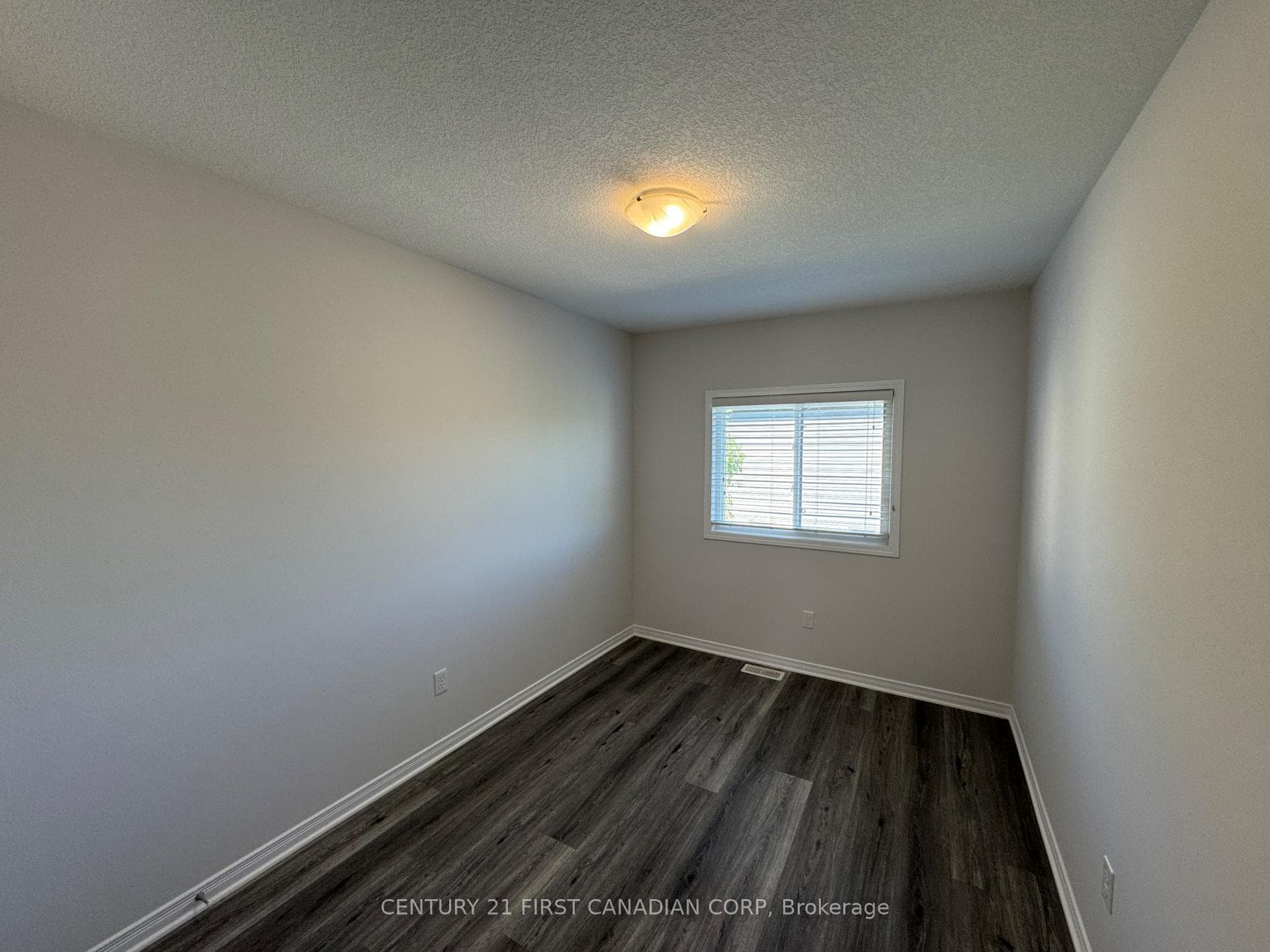 3186 Singleton Avenue photo 15