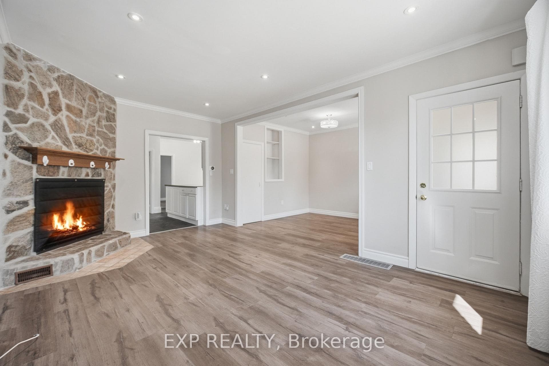 1052 Alexandra Avenue photo 6