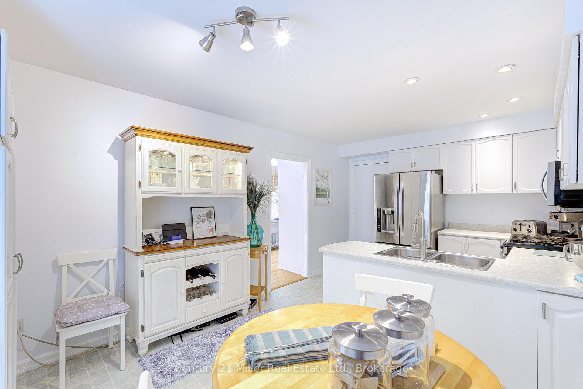 2256 MARGOT Street photo 10