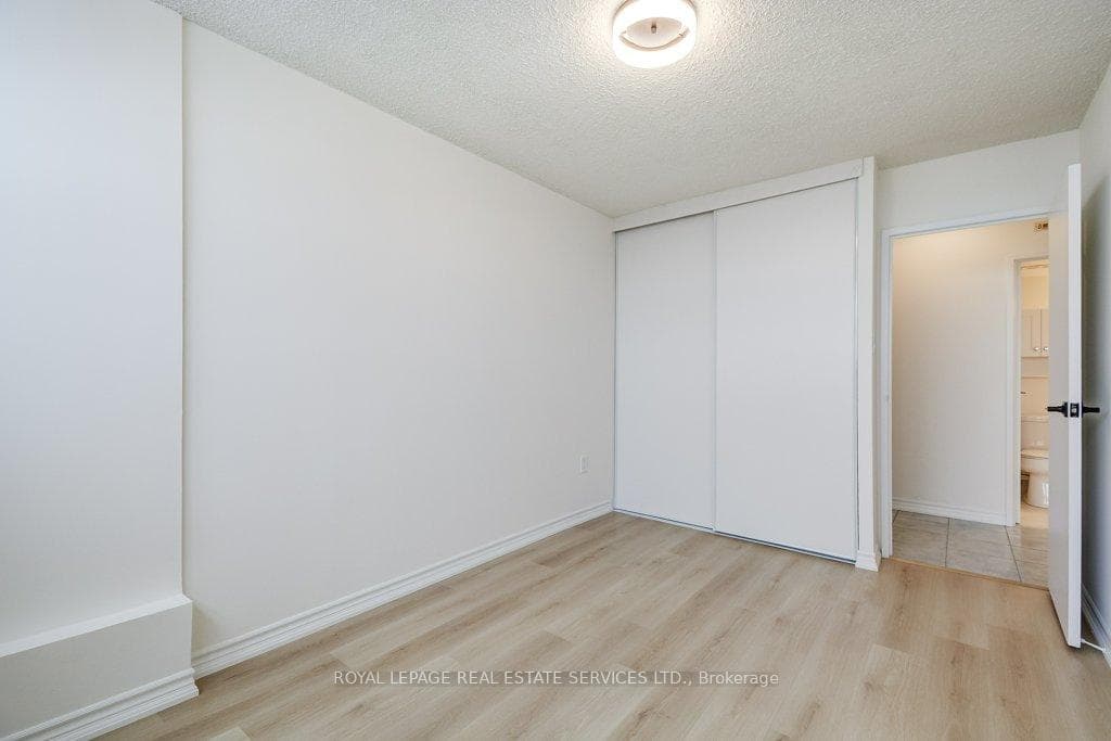 212 Kerr Street Unit 907 photo 24