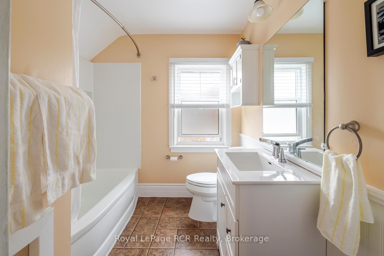 662 7th Avenue photo 25