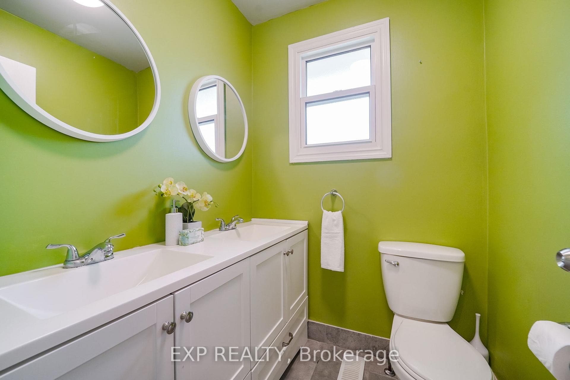 246 Mary Street photo 12