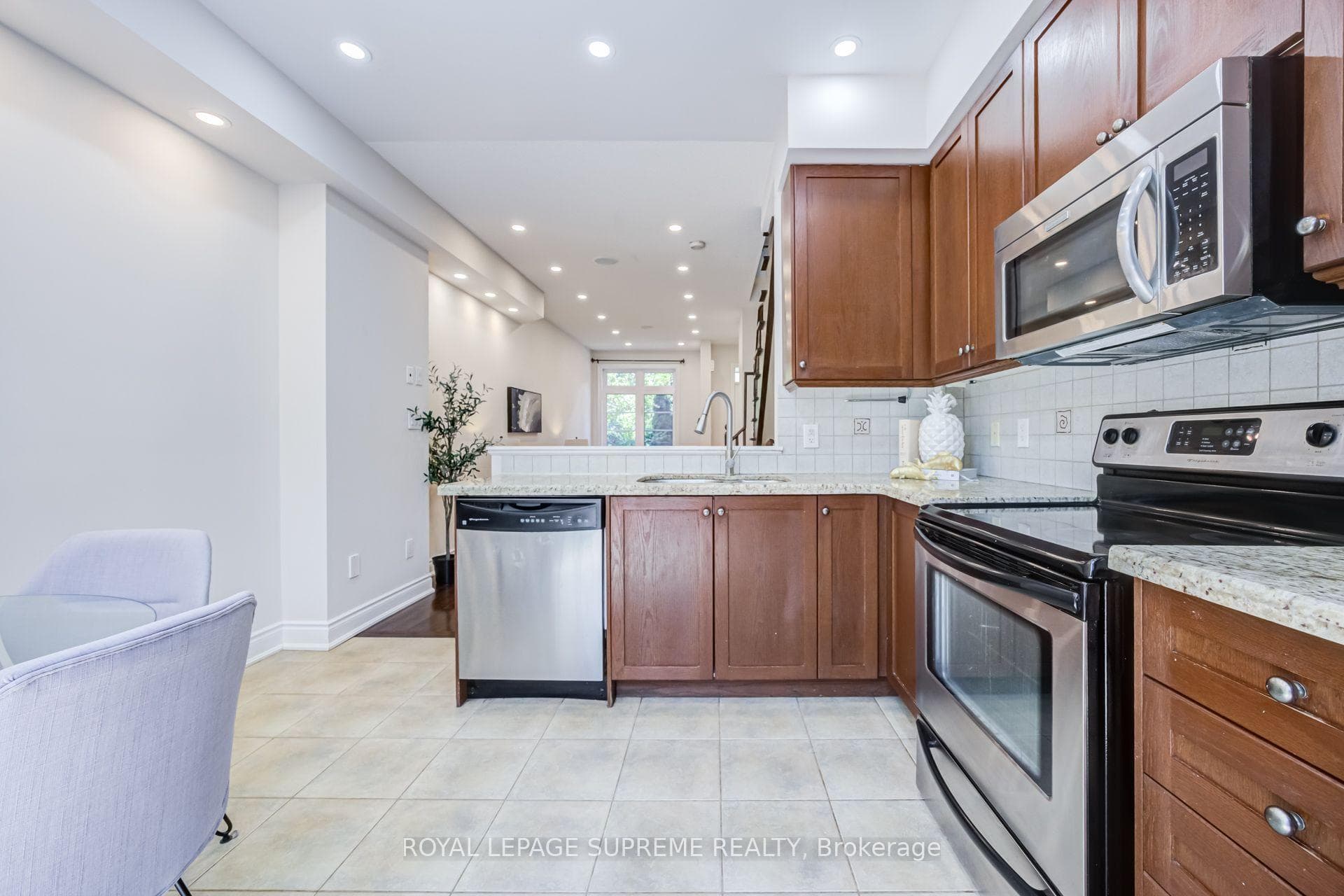 19B Hobden Place photo 11