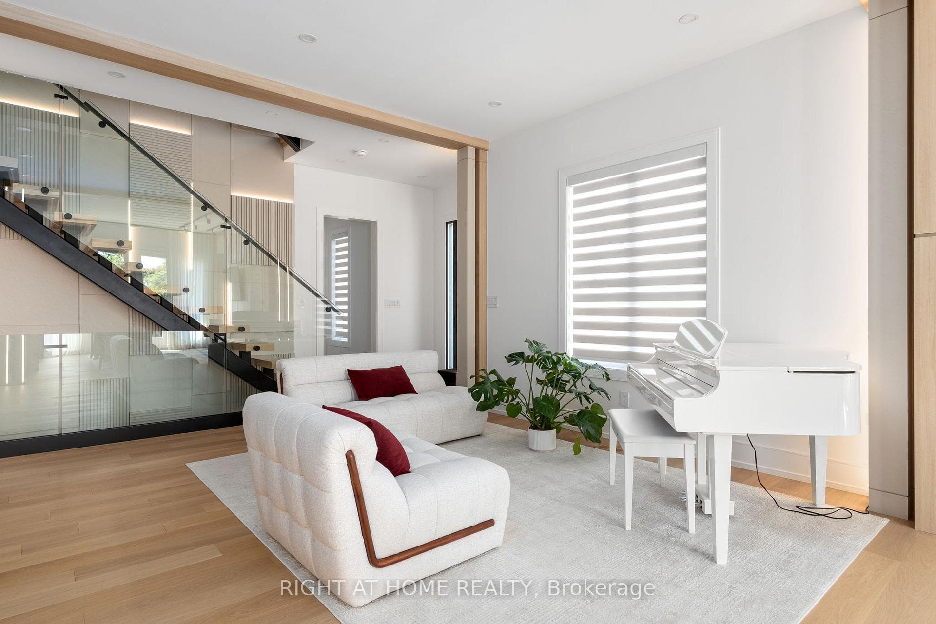 33 Thorndale Avenue photo 17