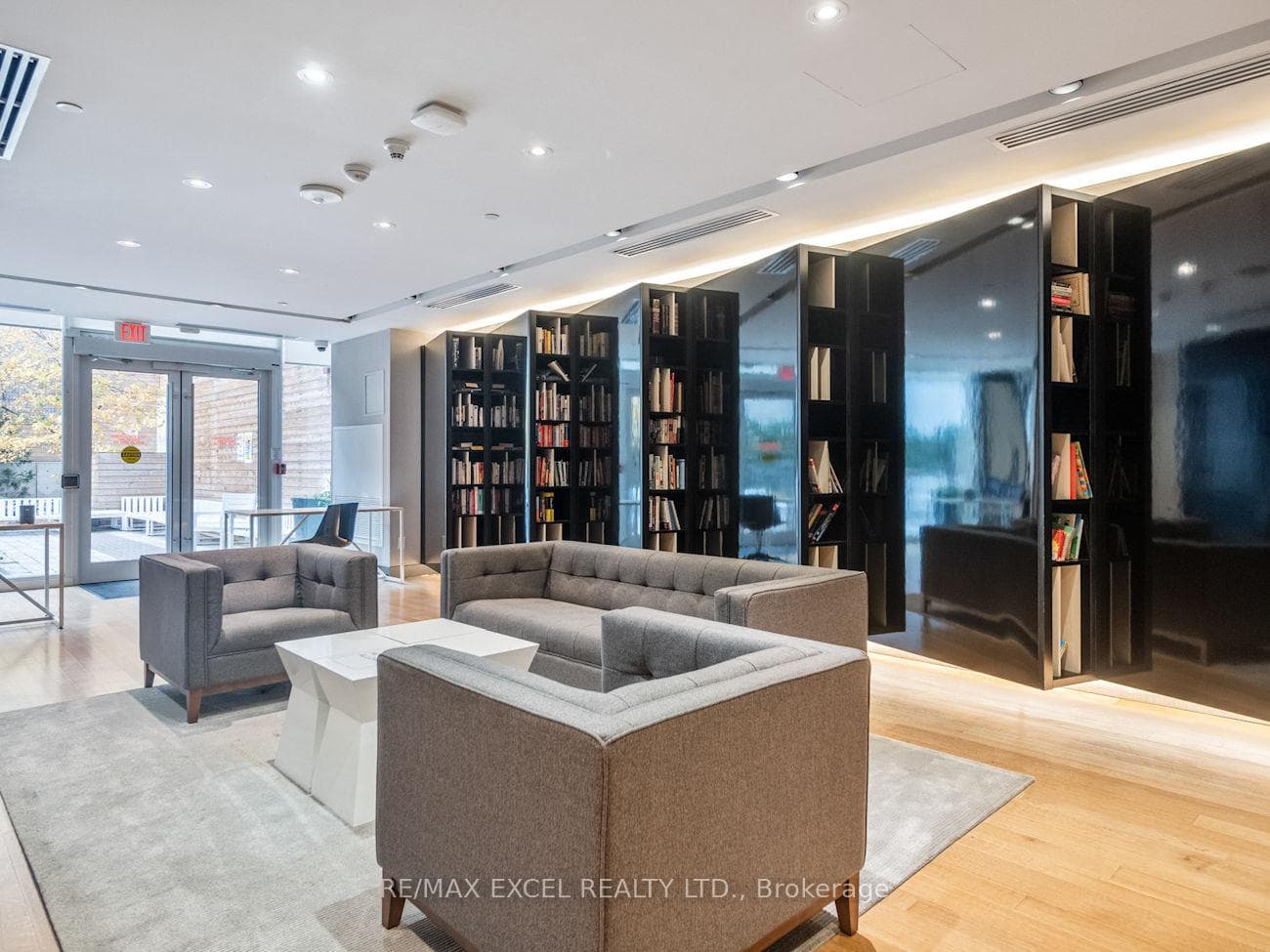 30 Roehampton Avenue Unit 619 photo 5