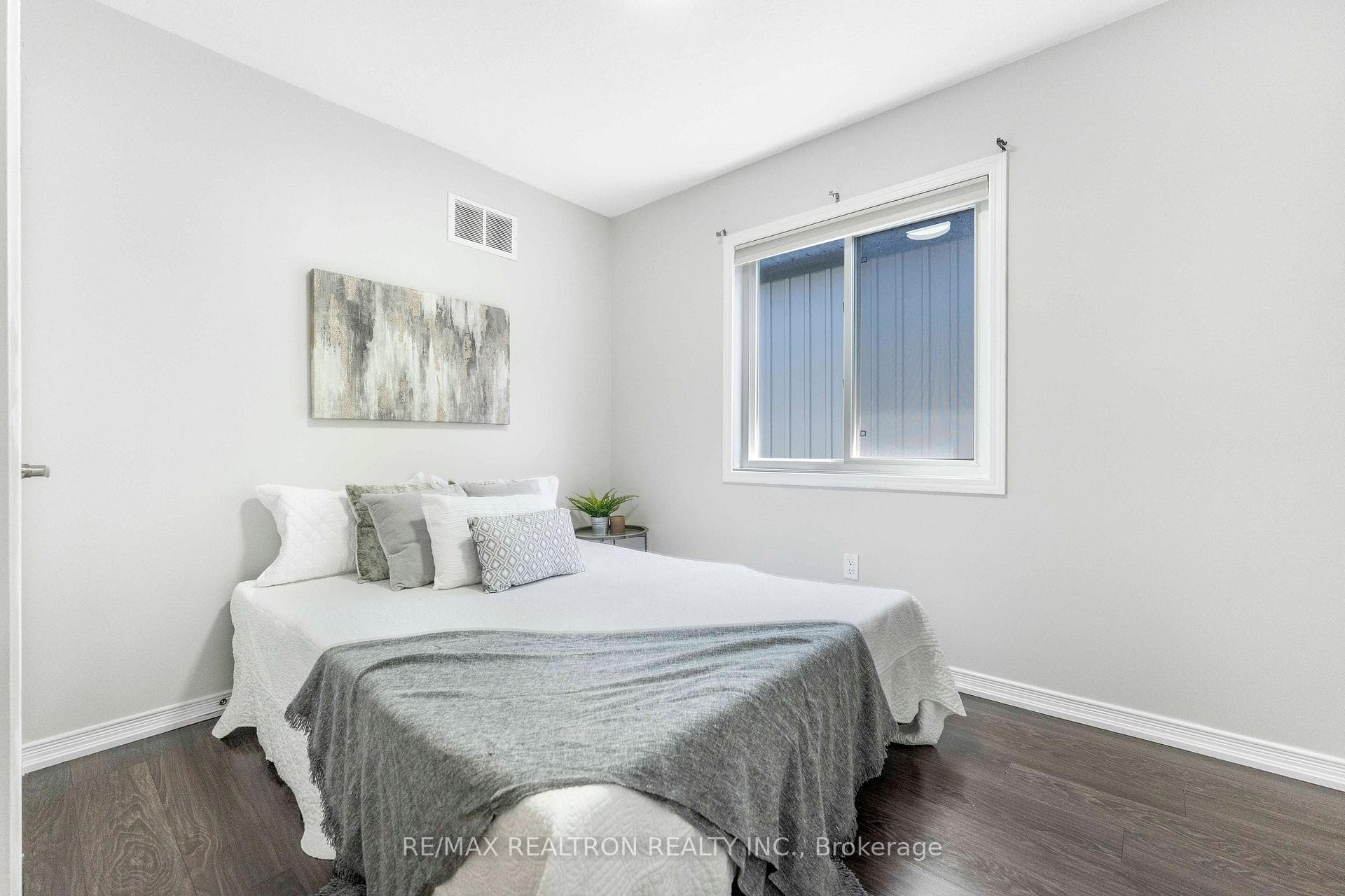 25 ROBINSON Street photo 25