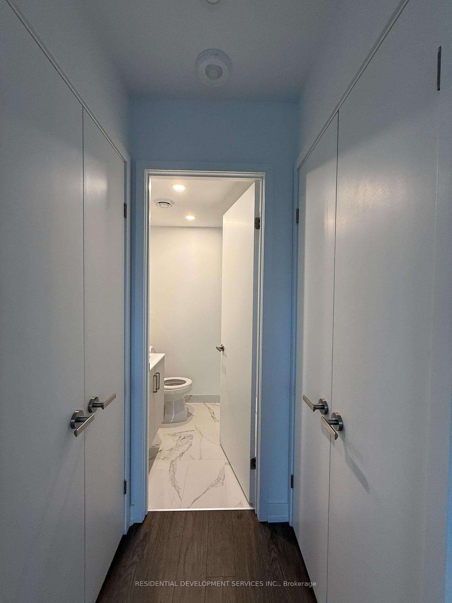 88 Queen Street Unit 1810 photo 10