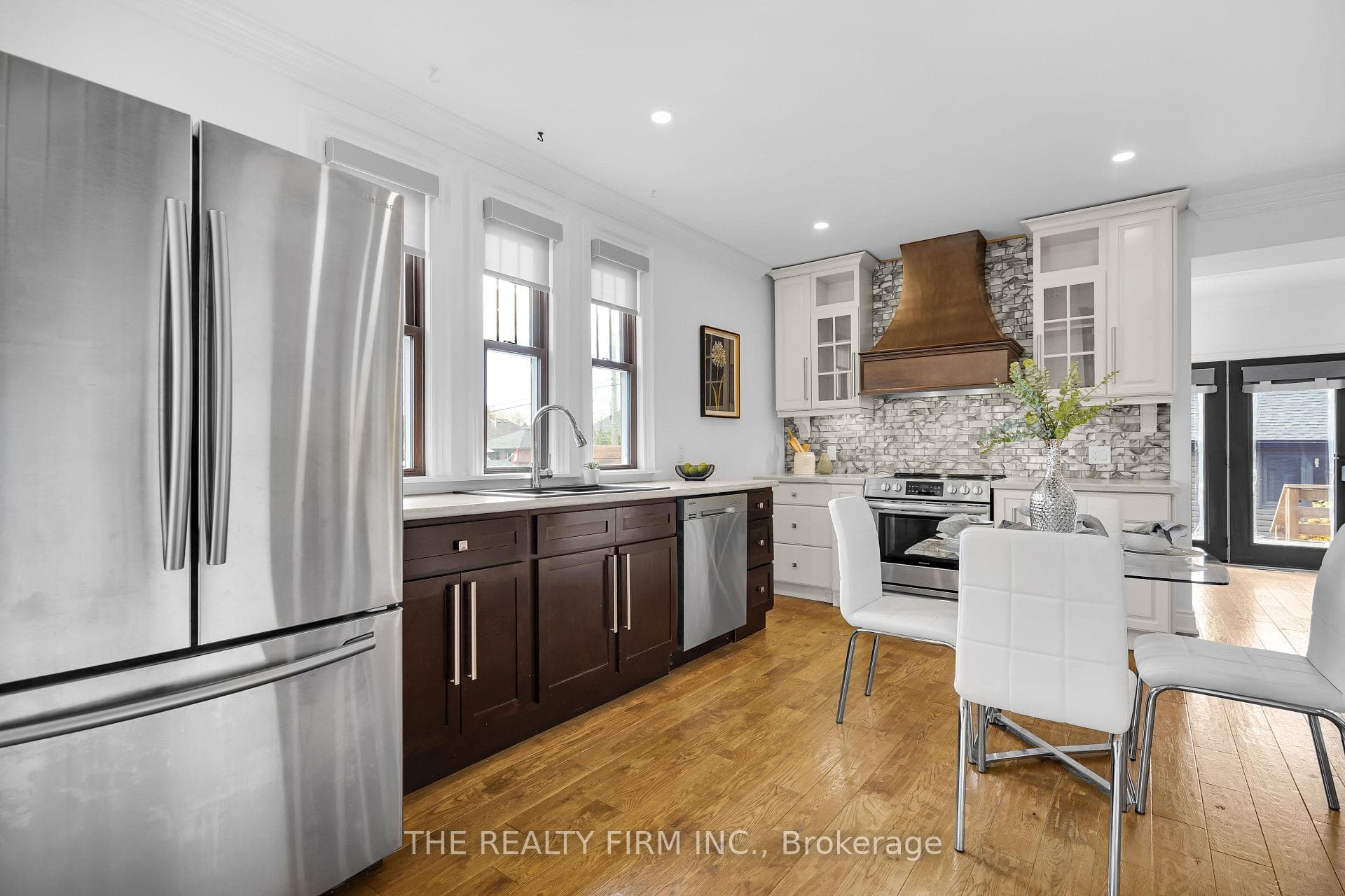 145 Brisbin Street photo 6