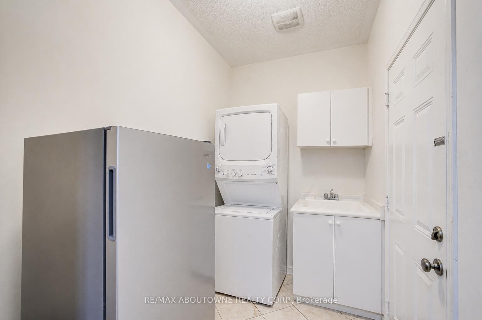 3058 Janice Drive photo 8