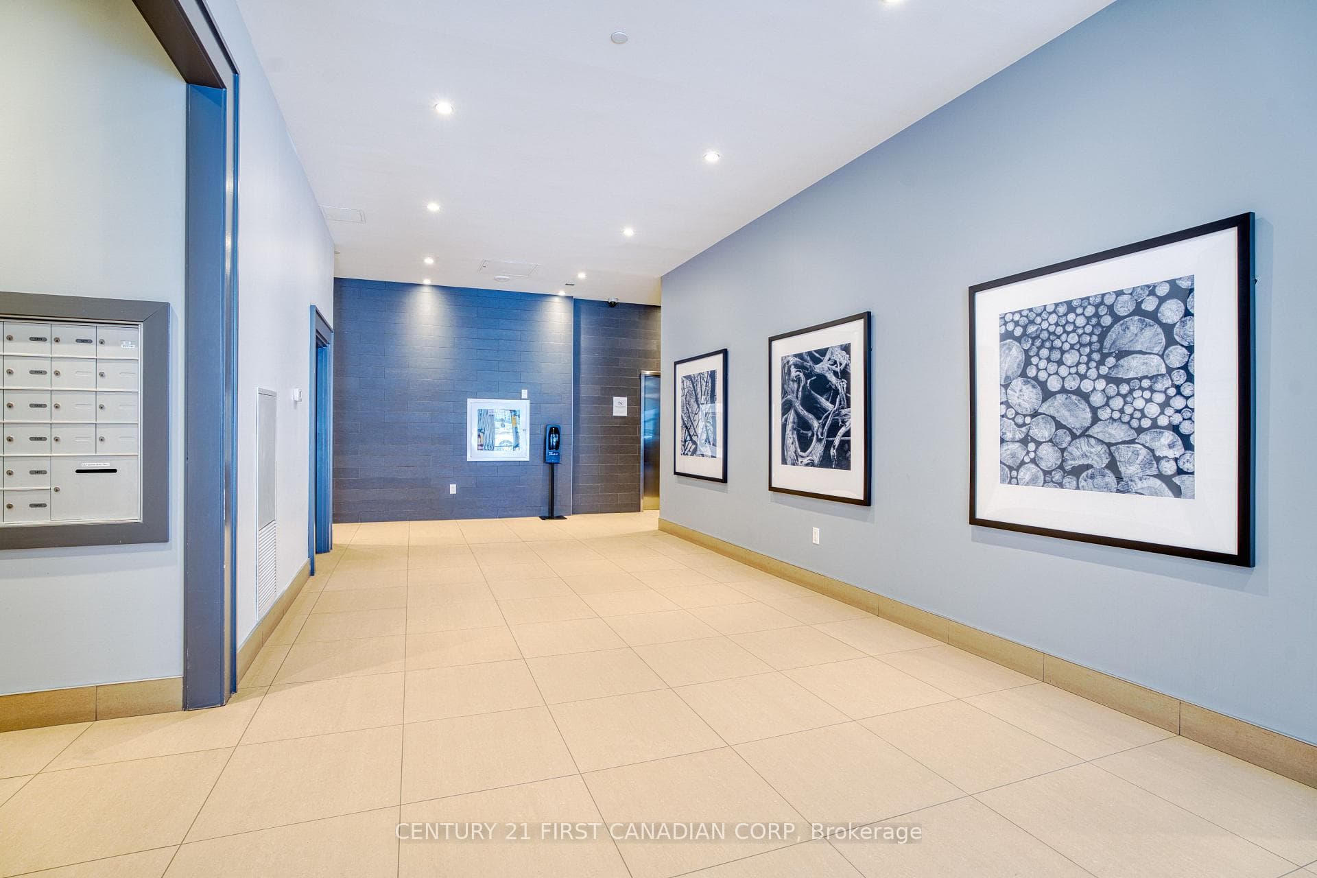 240 Villagewalk Boulevard Unit 812 photo 45