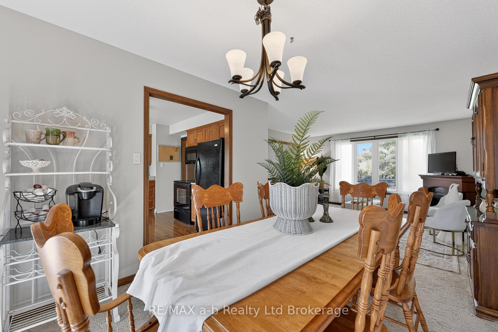 2487 Mossley Drive photo 20