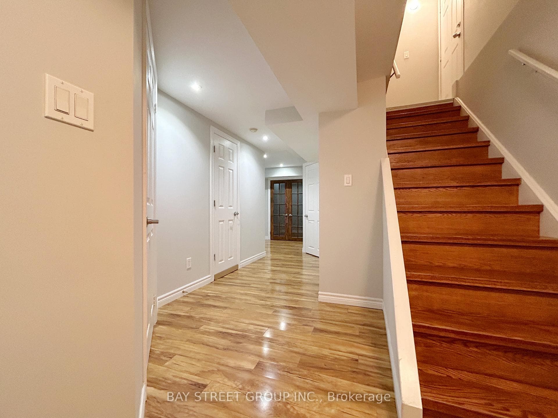 582 Lumsden Drive photo 24