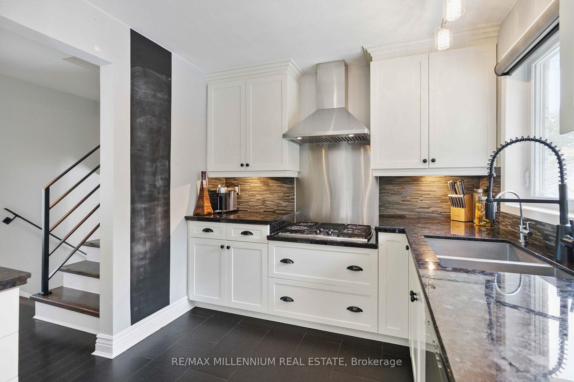 250 Daphne Avenue photo 17