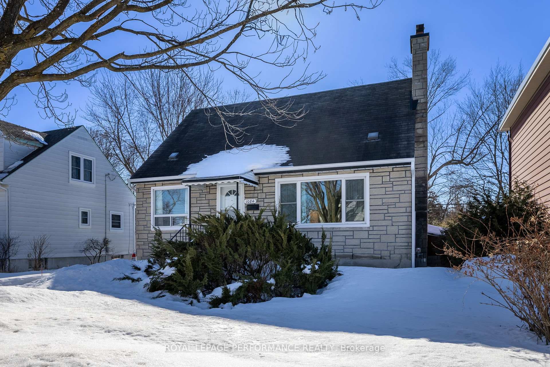 1084 Richard Avenue photo 1