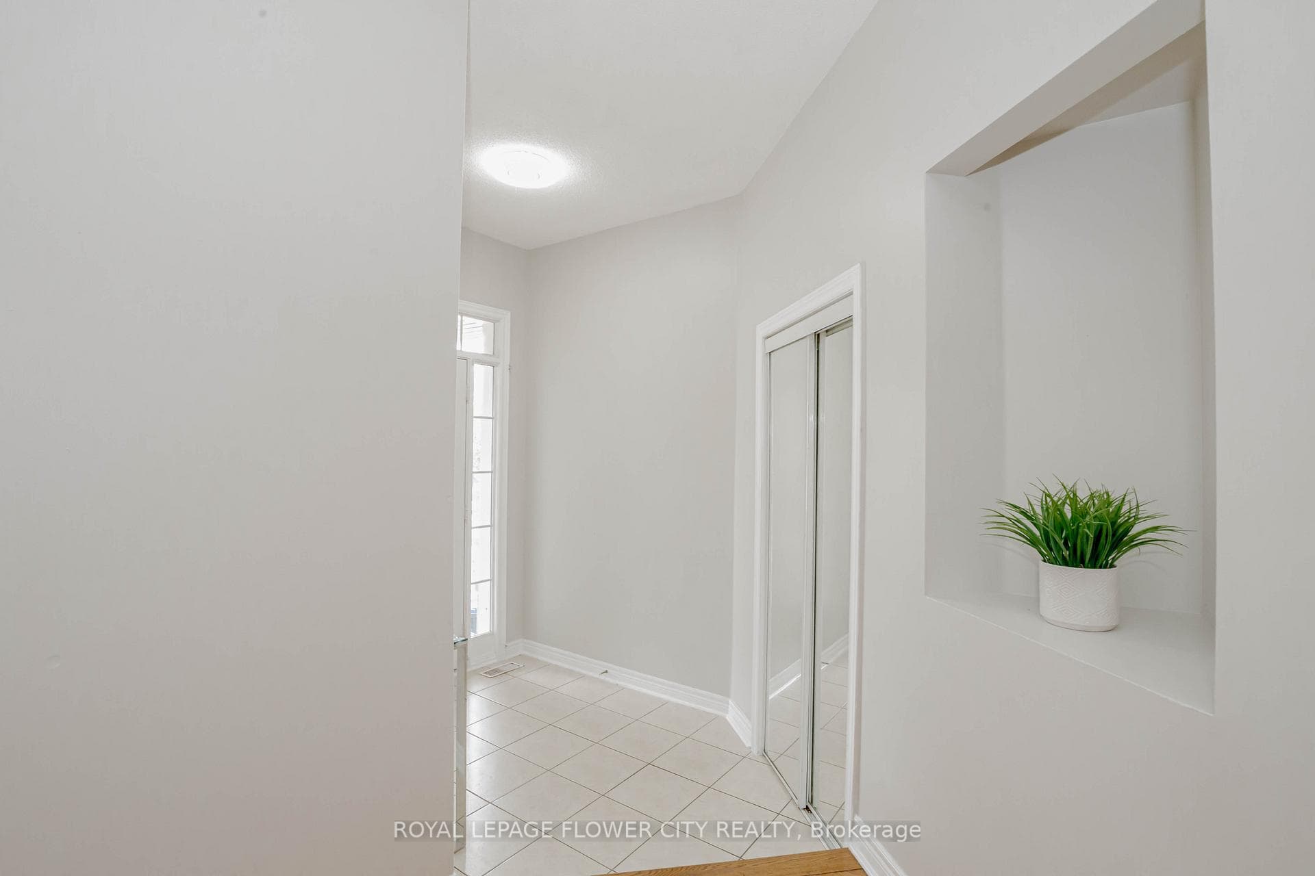 46 Nathaniel Crescent photo 6