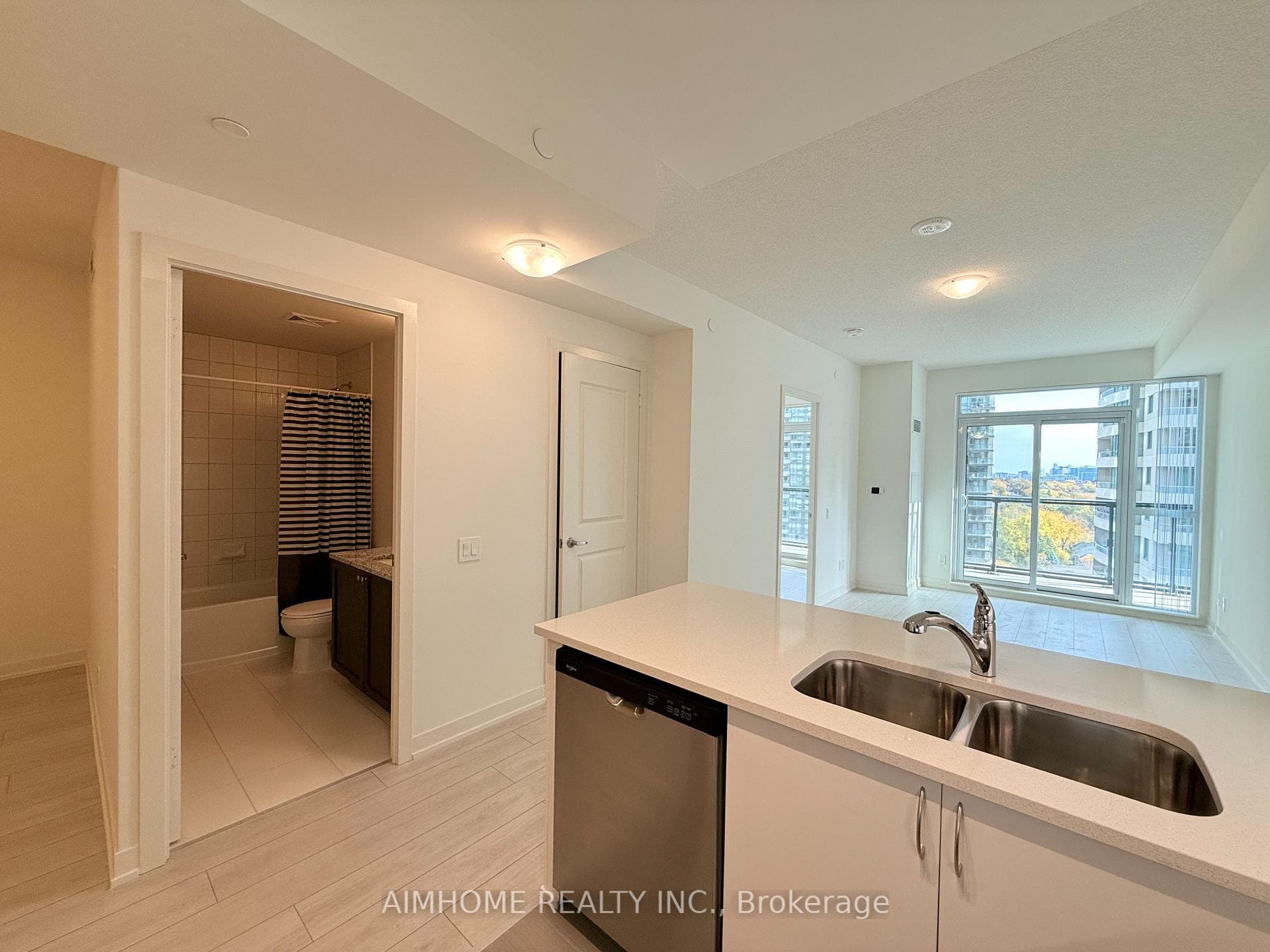 4955 Yonge Street Unit 1103 photo 3