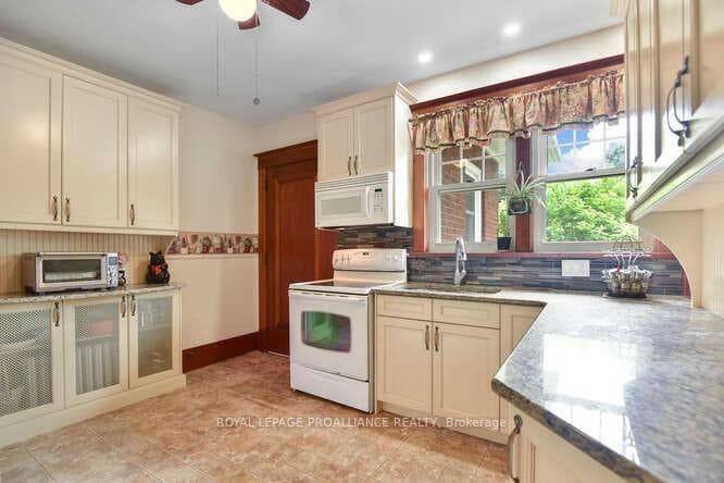 591 ANN Street photo 8