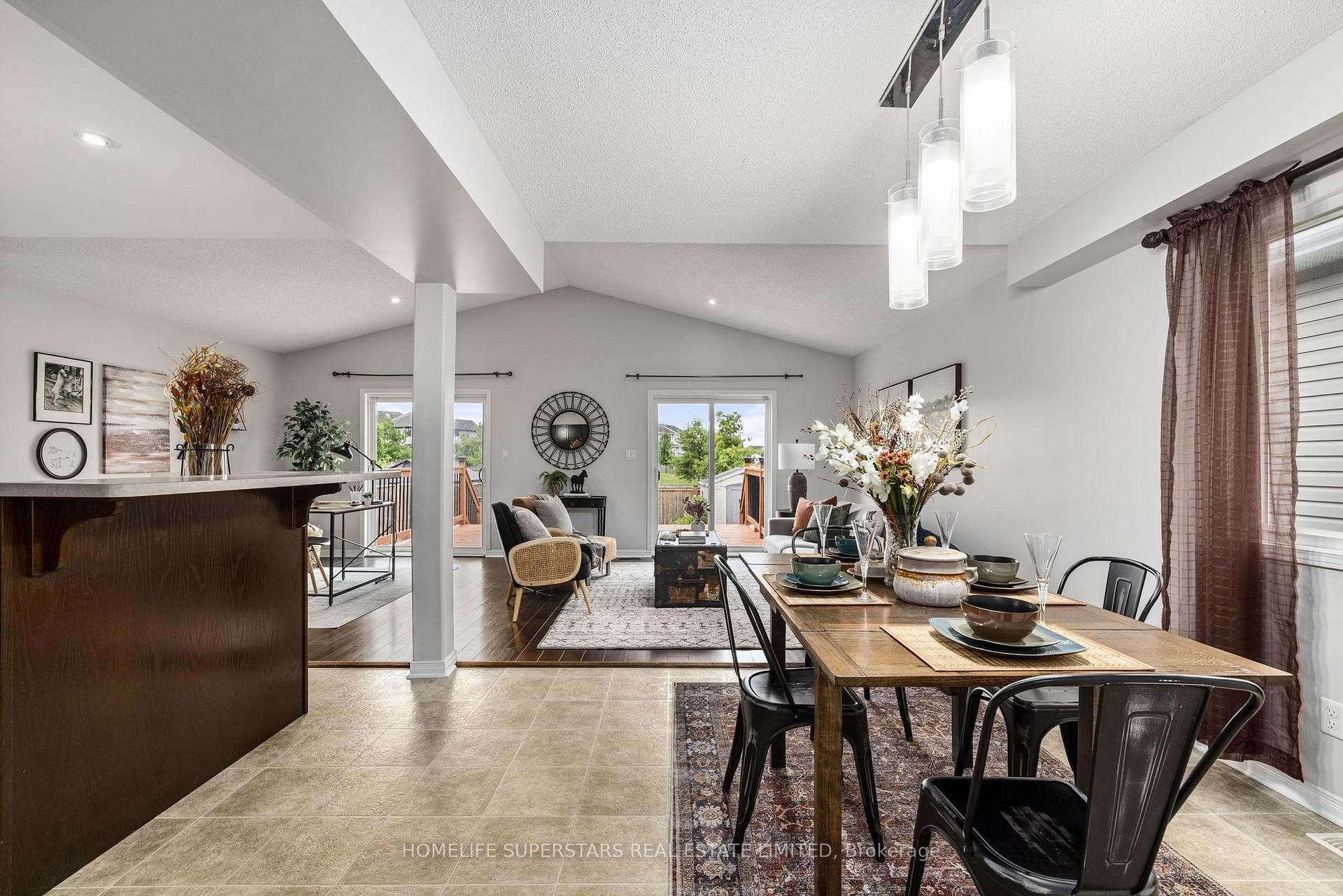 1379 Atkinson Street photo 5