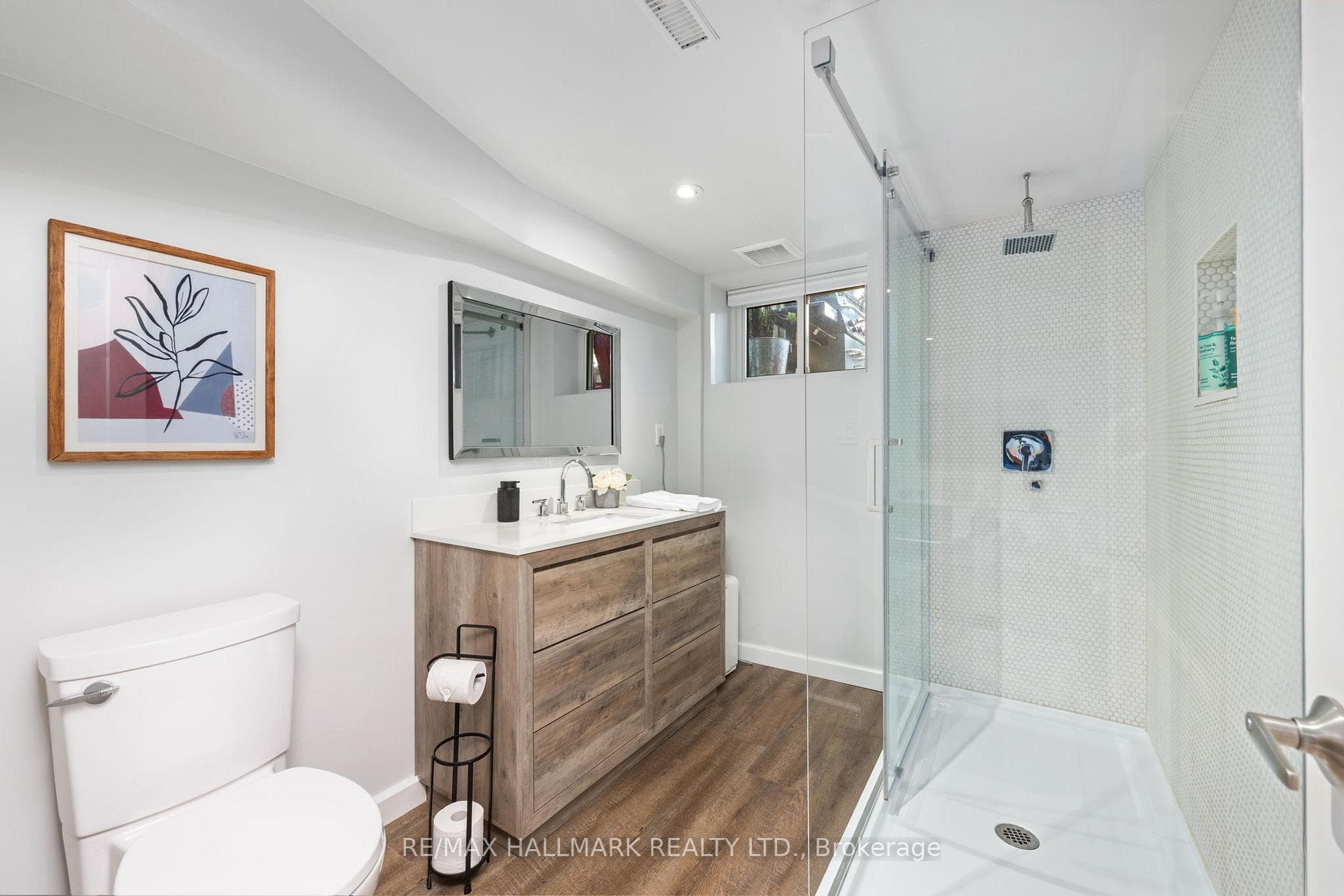 424 Kingston Road photo 26