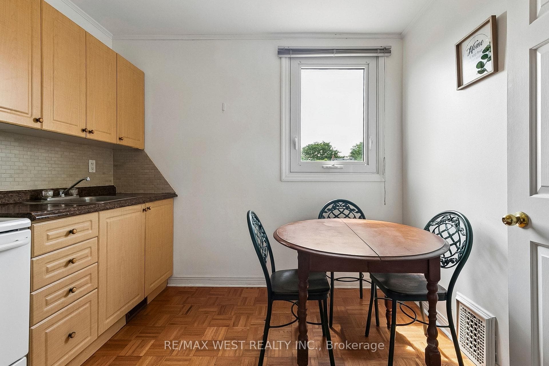 454 Brock Avenue photo 17