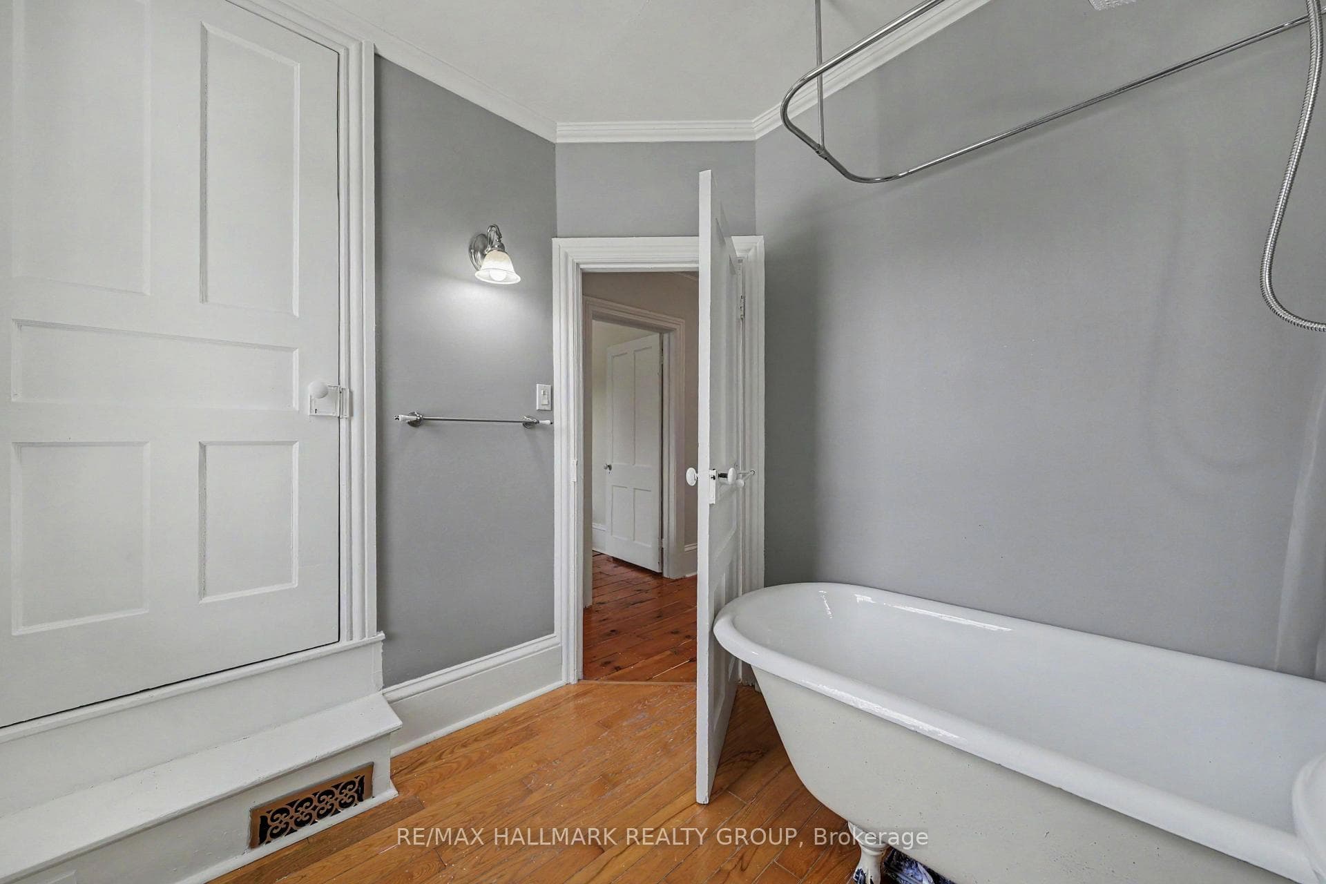 98 Drummond Street photo 31