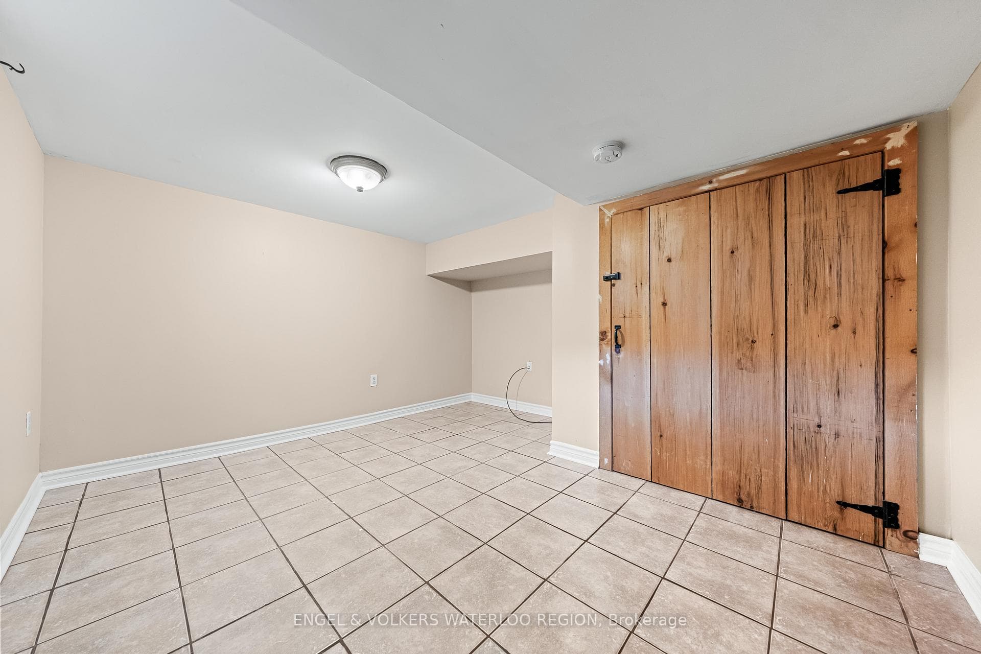 854 William Street photo 34