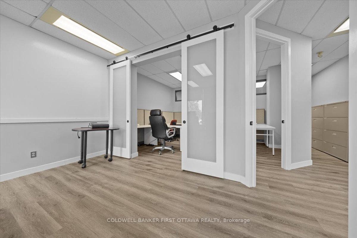 2283 ST LAURENT Boulevard Unit 101 photo 18