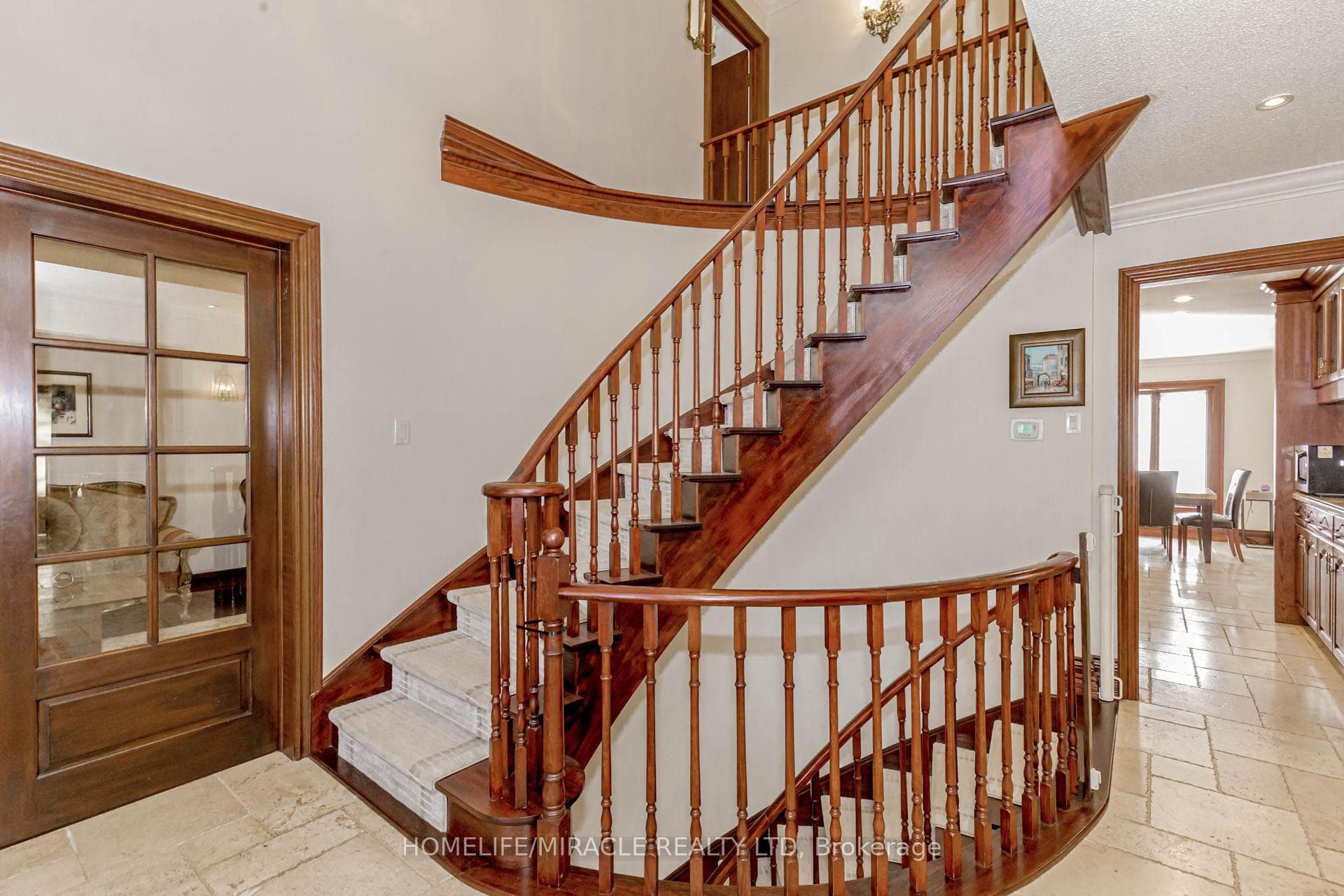 2484 Claymore Crescent photo 12