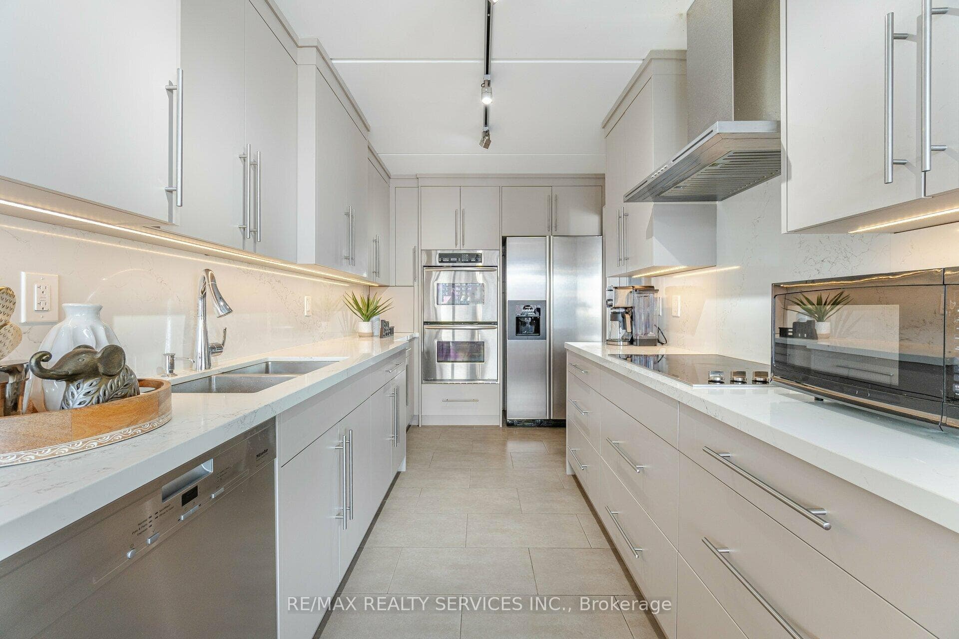 2 Glamorgan Avenue Unit 907 photo 14