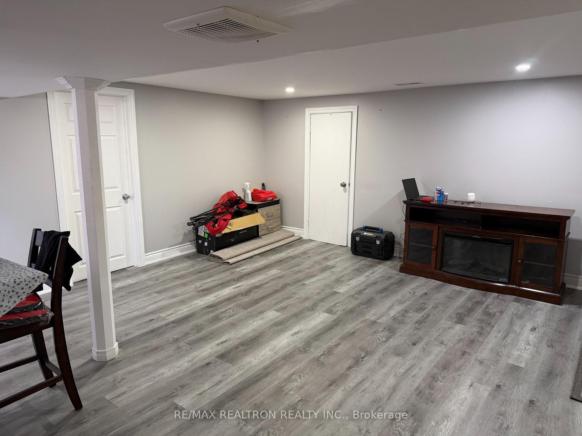 117B Redwater (Basement ) Drive photo 5