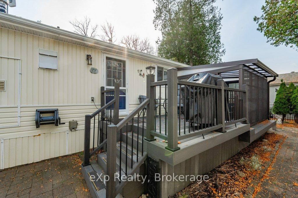 4 Bush Lane photo 35